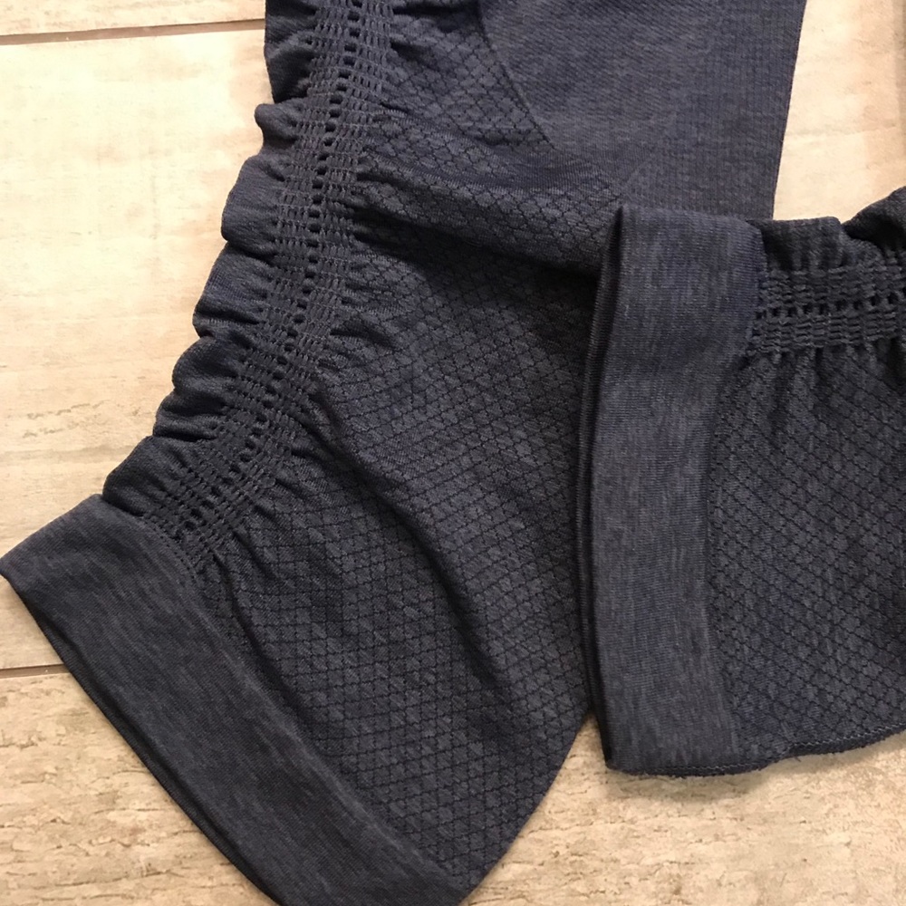 Lululemon In the Flow - Picture 4 of 5